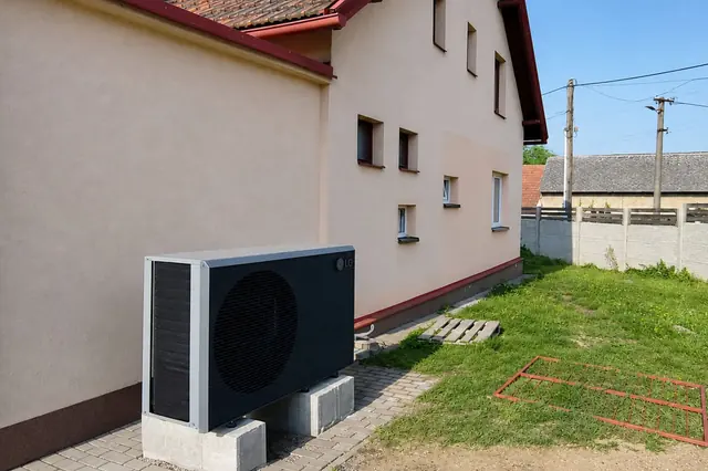 Tepelné čerpadlo v Řendějově – fotografie 1